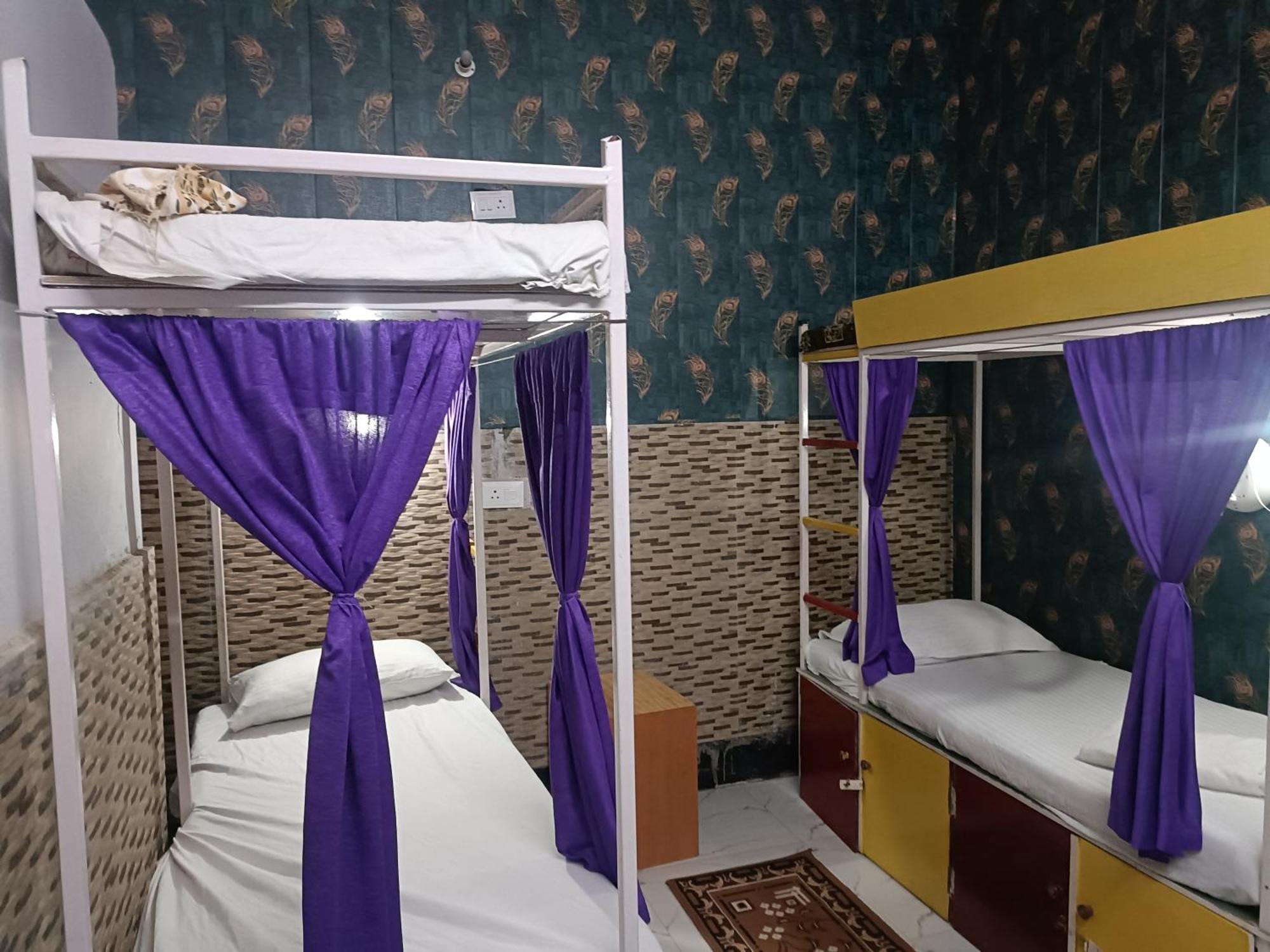 Hostel Mohit In Paying Guest House