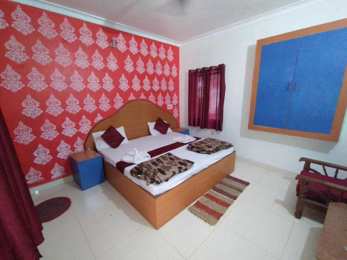 Mohit In Paying Guest House
